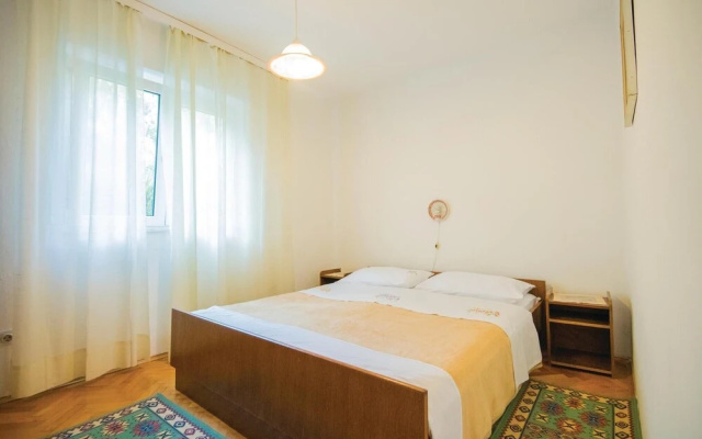 Beautiful Home in Jelsa With Wifi and 3 Bedrooms
