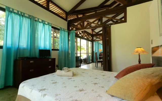 Kenaki Lodge