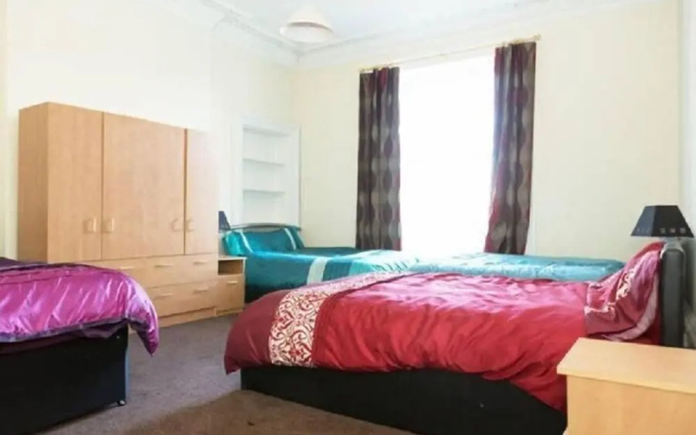 Lauriston Central Skylight Roomz