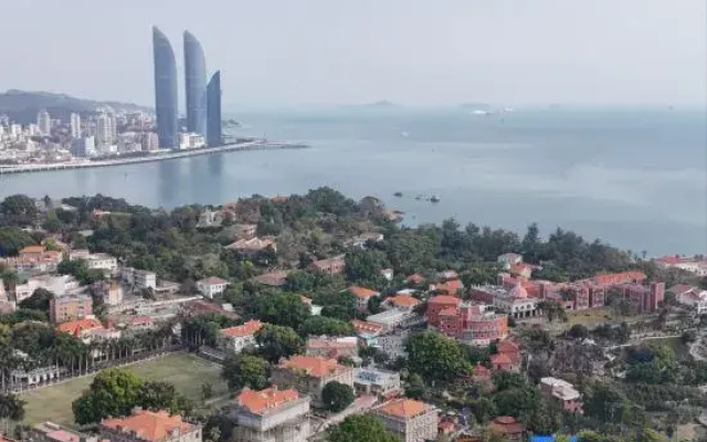 Xiamen 52 Hertz Scenic Apartment (Shimao Twin Towers)