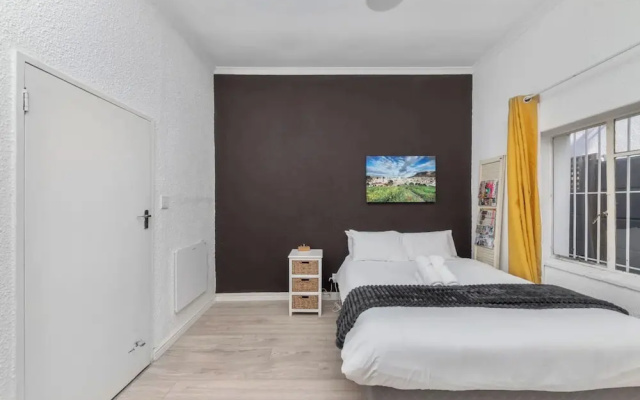 Modern and Stylish 2 BD House in Claremont