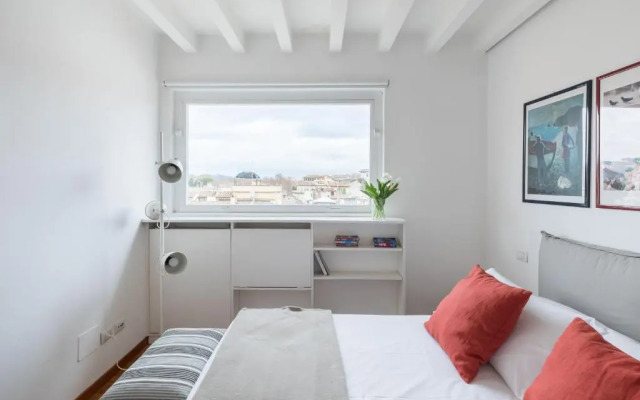 Amazing penthouse with private terrace in Trastevere