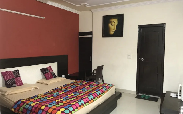 Oyo 27864 Hotel Samrat
