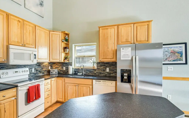 Spacious Fraser Duplex w/ Fireplace & Scenic Views