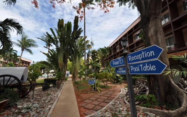 Отель Basaya Beach Hotel & Resort Таиланд, Паттайя - 6 отзывов об отеле, цены и фото номеров - забронировать отель Basaya Beach Hotel & Resort онлайн вид на фасад