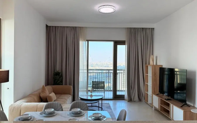 Dancenter Premium 2 Bedroom at Creek Horizon