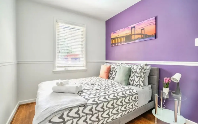 4BR Family Home - w Private Pool and Games Room