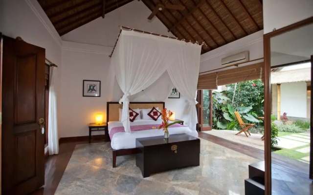 The Junno Villa