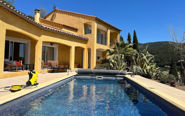 Roquebrun Villa With Pool
