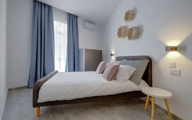Perfect Location, Modern 2BR Apartment