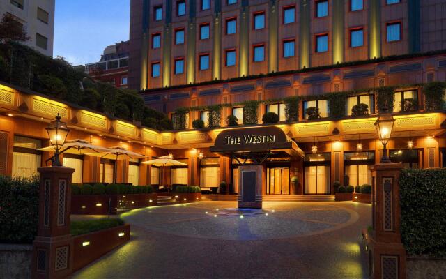 Отель The Westin Palace, Milan вид на фасад