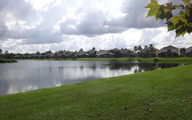 Lake Berkley Lake Front Oasis - Three Bedroom Home