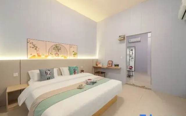 Xinfeng · Warm HomeBoutique Stay (Wansui Mountain Wuxia City)