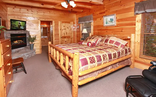 Hullabaloo - Four Bedroom Cabin