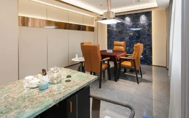 Tanks Hotel