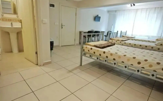 HOSTELİST
