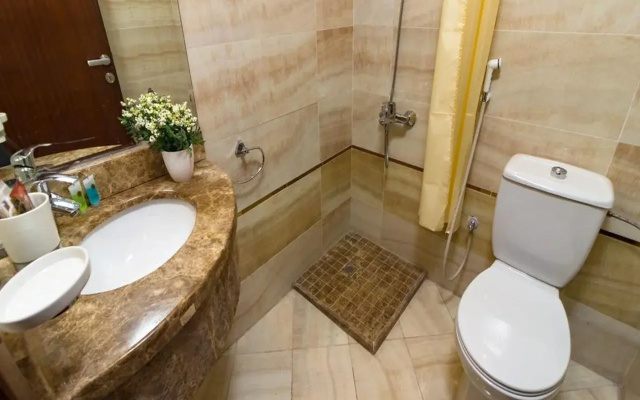 Al Bayraq Hotel