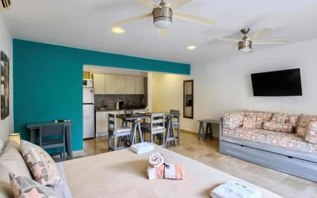 5th Coral Suite by Ixchel
