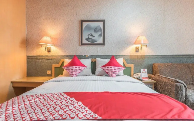 OYO 671 Hotel Capitol