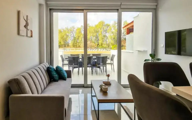 Phaedrus Living - Seaside Executive Flat Harbour 203