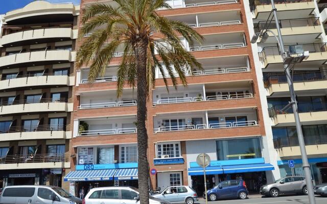 Отель Apartamento Vivalidays Rosa Lloret Испания, Льорет-де-Мар - отзывы, цены и фото номеров - забронировать отель Apartamento Vivalidays Rosa Lloret онлайн вид на фасад