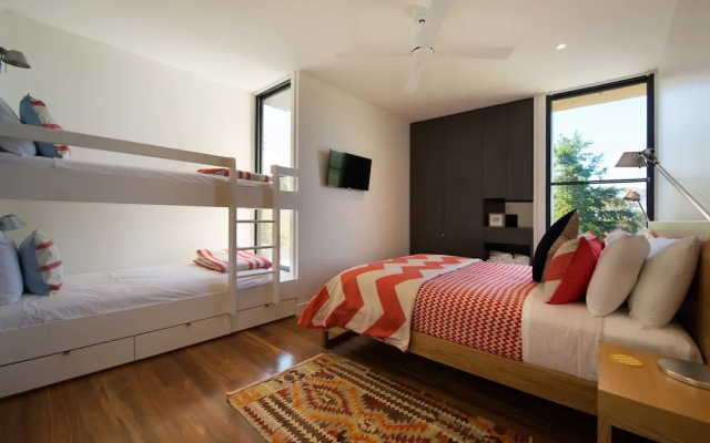 Aura House