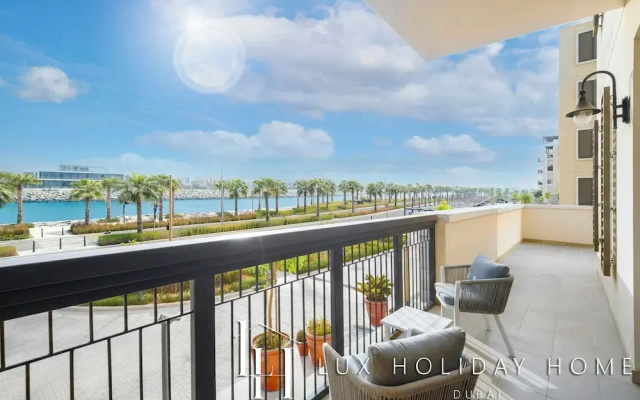 LUX The Elegant Sea View Suite