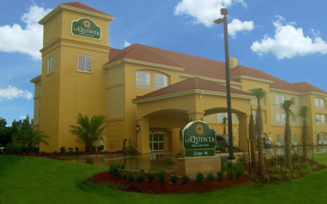 La Quinta Inn & Suites by Wyndham Baton Rouge Denham Springs in Baton Rouge, United States of America from 135$, photos, reviews - zenhotels.com hotel front