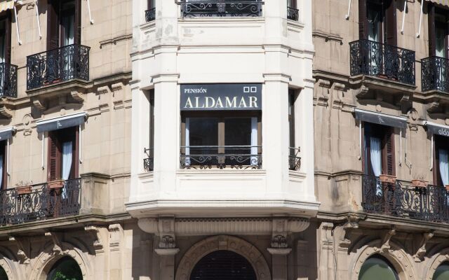 Отель Pensión Aldamar вид на фасад