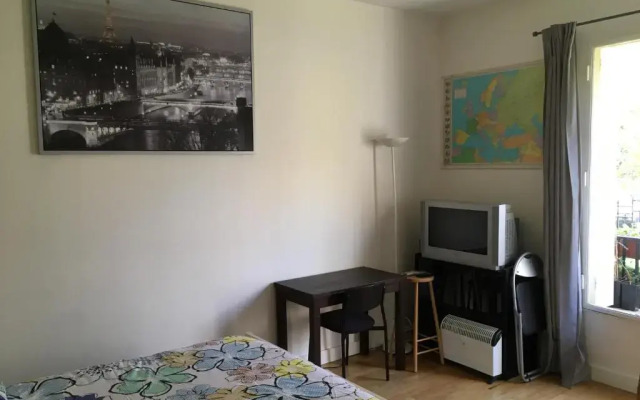 Coquet studio Porte d'Auteuil - très proche de Roland Garros - durée minimum 7 nuits - parking facile à proximité