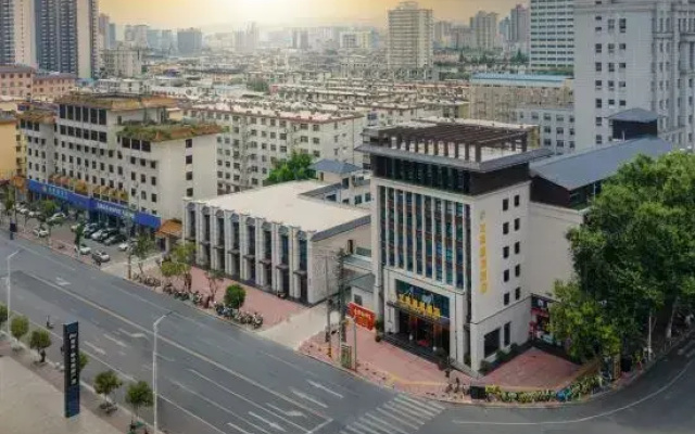 Starway Hotel (Hanzhong Railway Station South Square)