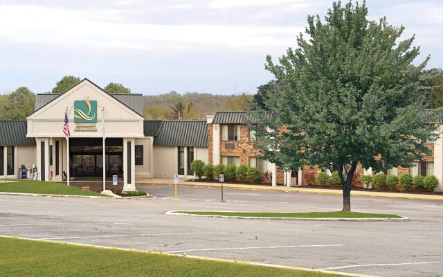 Отель Days Inn and Suites Richfield вид на фасад