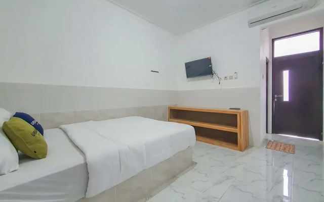 Urbanview Aurel House Cirebon