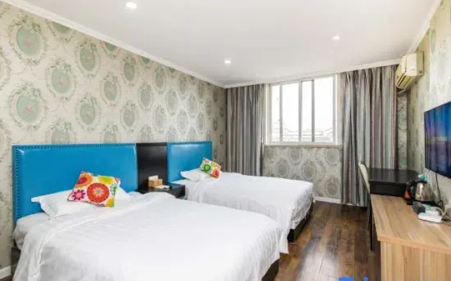 No.5 Art Hotel