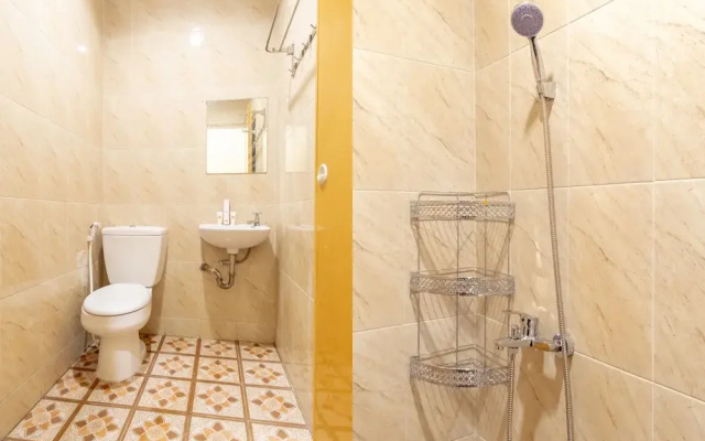 Oyo 1505 Studio 10 Home Stay