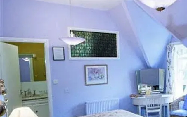 Elm Crest Guesthouse
