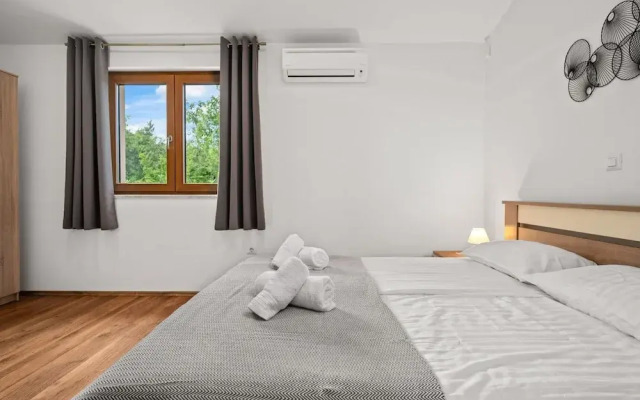 Holiday Home Mlačić