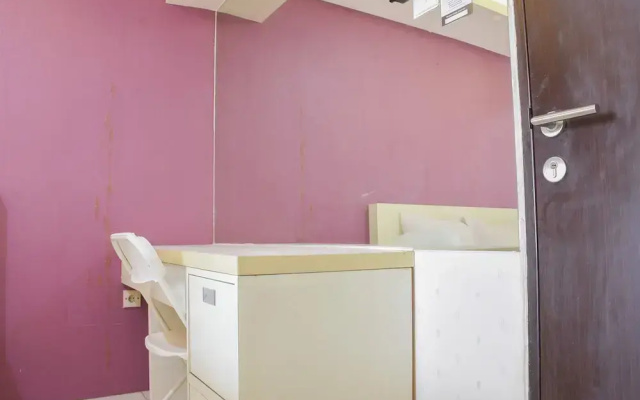 Homey and Simply Studio Room at Kebagusan City Apartment