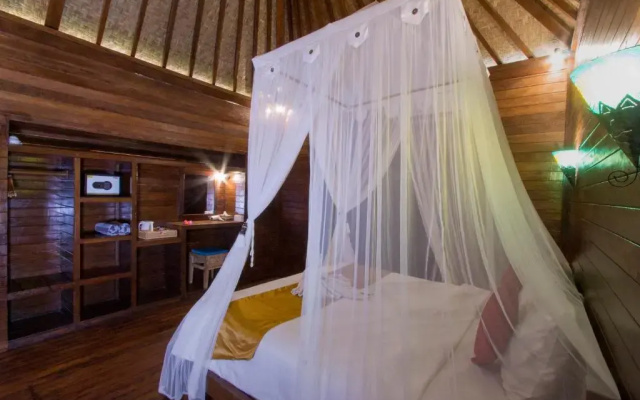 Amora Huts