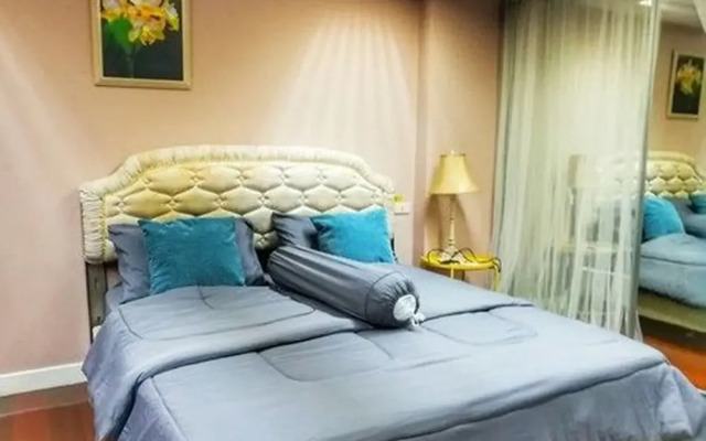 Nakhon Latphrao Hostel
