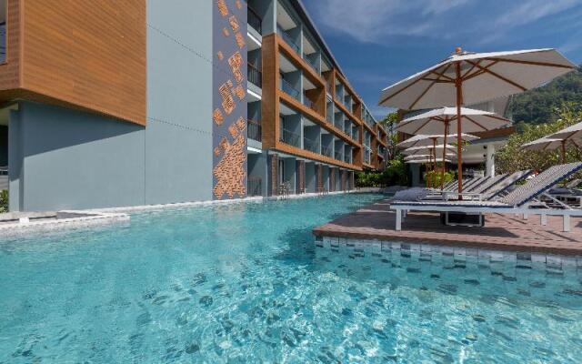 Отель The Nature Phuket бассейн