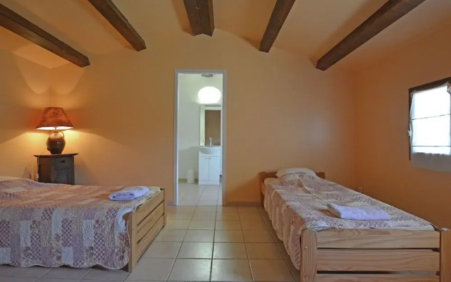 Beautiful Villa in Flaux With Swimming Pool