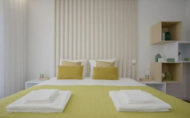 Liiiving - Luxury River View Apartment III