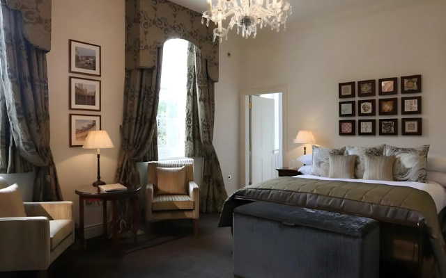 Bailbrook House