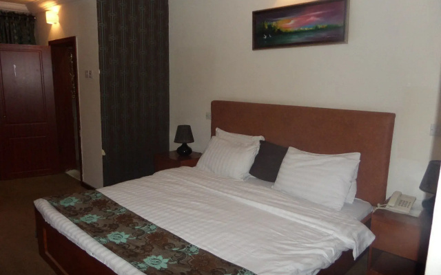 Pearl Gate Hotel