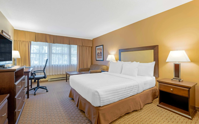 Best Western Plus Emerald Isle Hotel