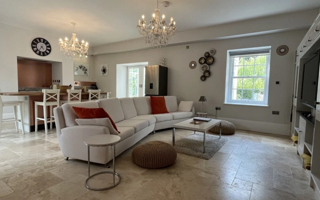Stunning and Luxurious Manor House Holiday Home