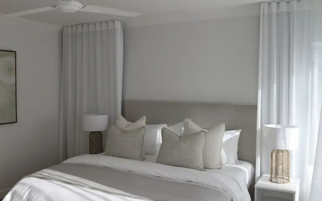 Camps Bay Holiday Home - Walk to the Beach