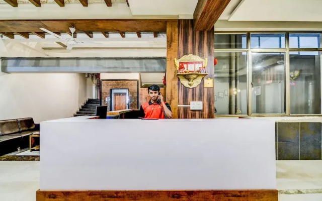 Treebo Shree Sai Suites - 2km from Mahalaxmi Temple