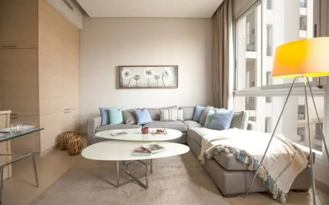Comfy - 1BR Apt W Pool & Gym in Gemmayze